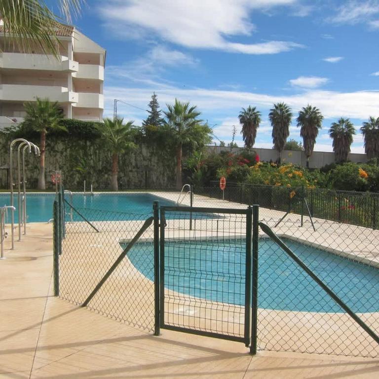 Family Favourite Pool and 2 Car Parking - Apartment - 36