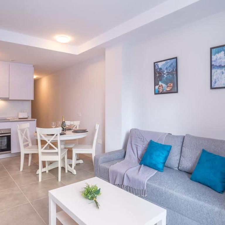 Modern 2BR Apartment Walk to Beach & Old Town - Apartamento - 7