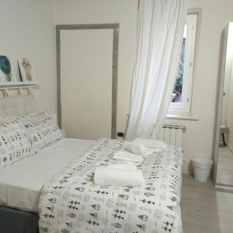 Bargello Guest House - Double Room with Private External Bathroom - 5