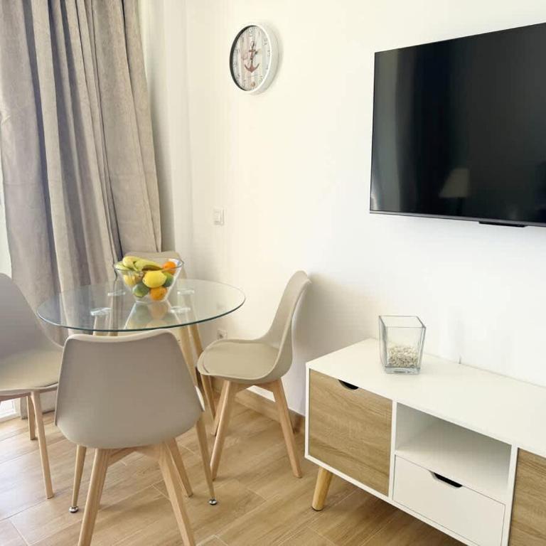 Beachfront 1-Bed Apartment with Stunning Views - Apartamento - 3