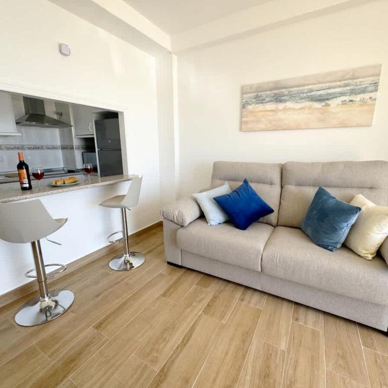Beachfront 1-Bed Apartment with Stunning Views - Apartamento - 5