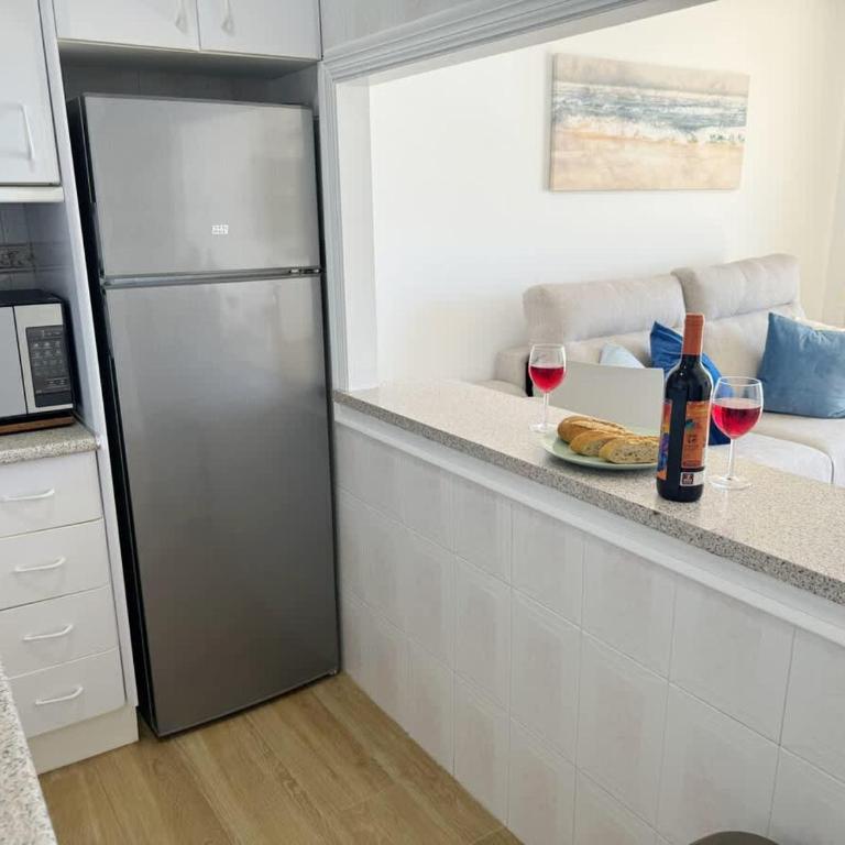 Beachfront 1-Bed Apartment with Stunning Views - Apartamento - 10