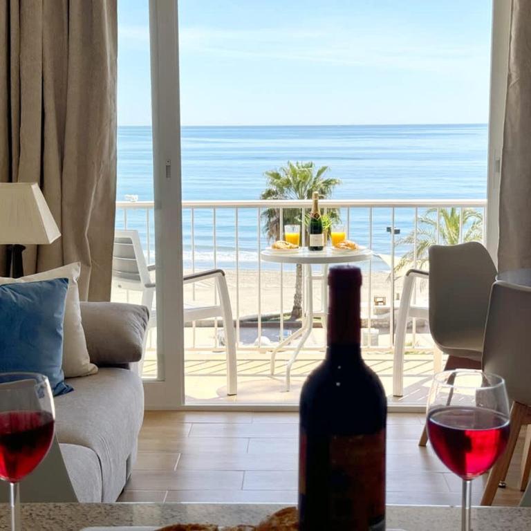 Beachfront 1-Bed Apartment with Stunning Views - Apartamento - 14