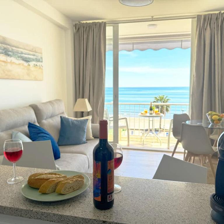Beachfront 1-Bed Apartment with Stunning Views - Apartamento - 15