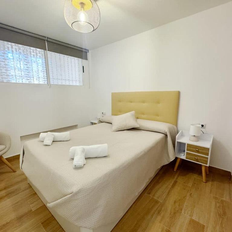 Beachfront 1-Bed Apartment with Stunning Views - Apartamento - 19