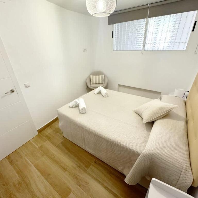 Beachfront 1-Bed Apartment with Stunning Views - Apartamento - 23