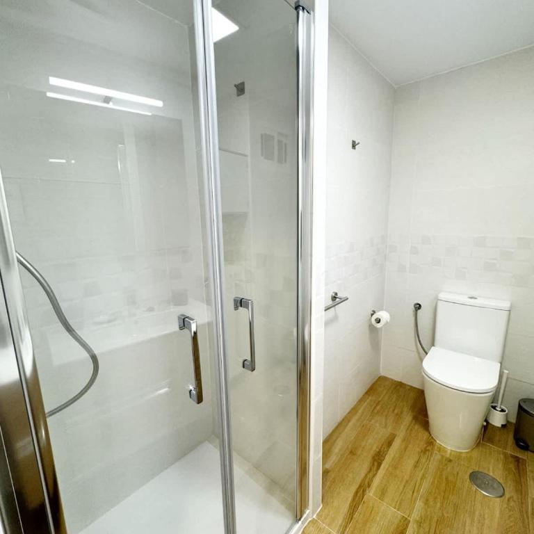 Beachfront 1-Bed Apartment with Stunning Views - Apartamento - 26