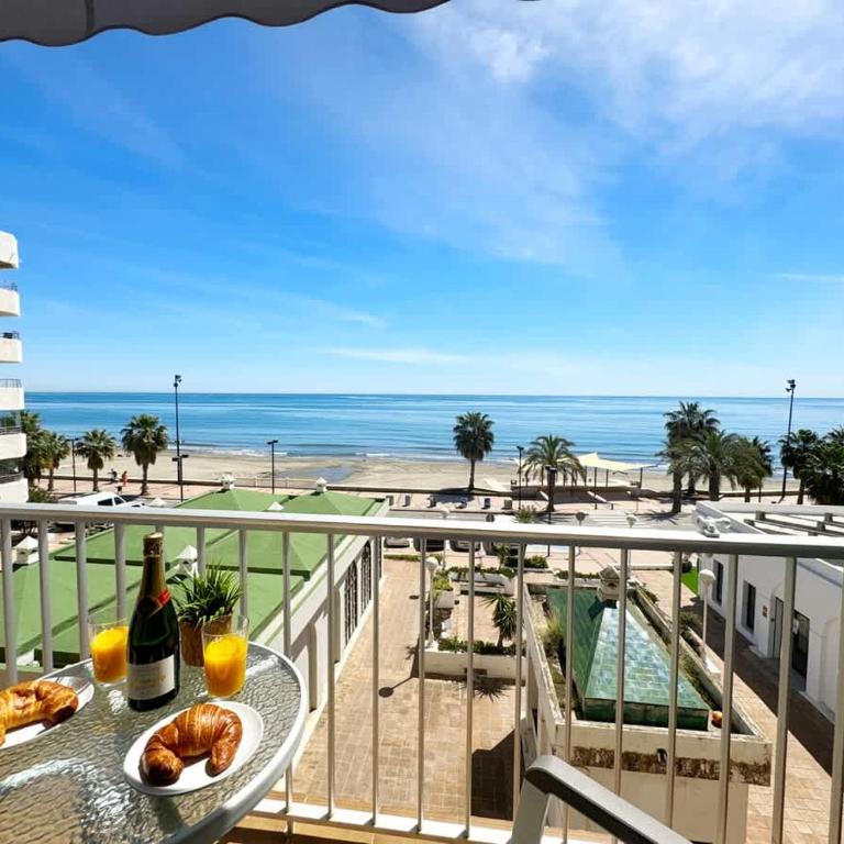 Beachfront 1-Bed Apartment with Stunning Views - Apartamento - 31