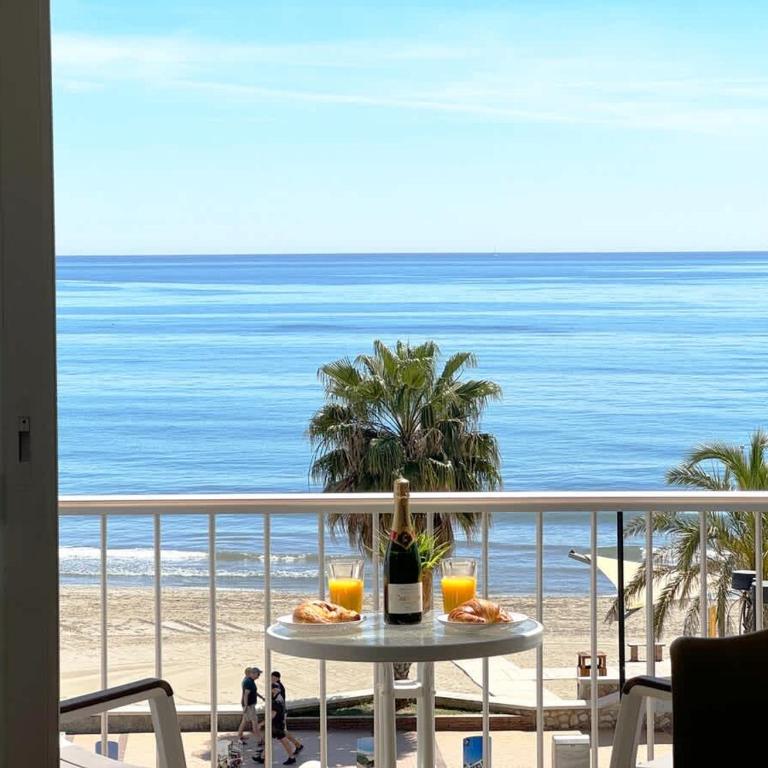 Beachfront 1-Bed Apartment with Stunning Views - Apartamento - 33