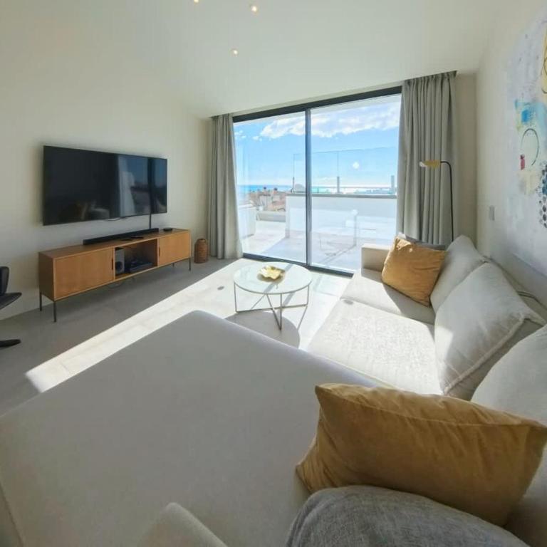 Top-Floor Apartment Private Pool & Sea Views - Apartamento - 25