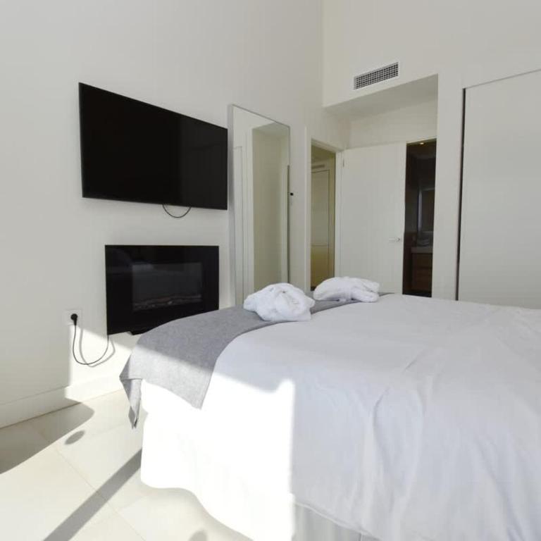 Top-Floor Apartment Private Pool & Sea Views - Apartamento - 33
