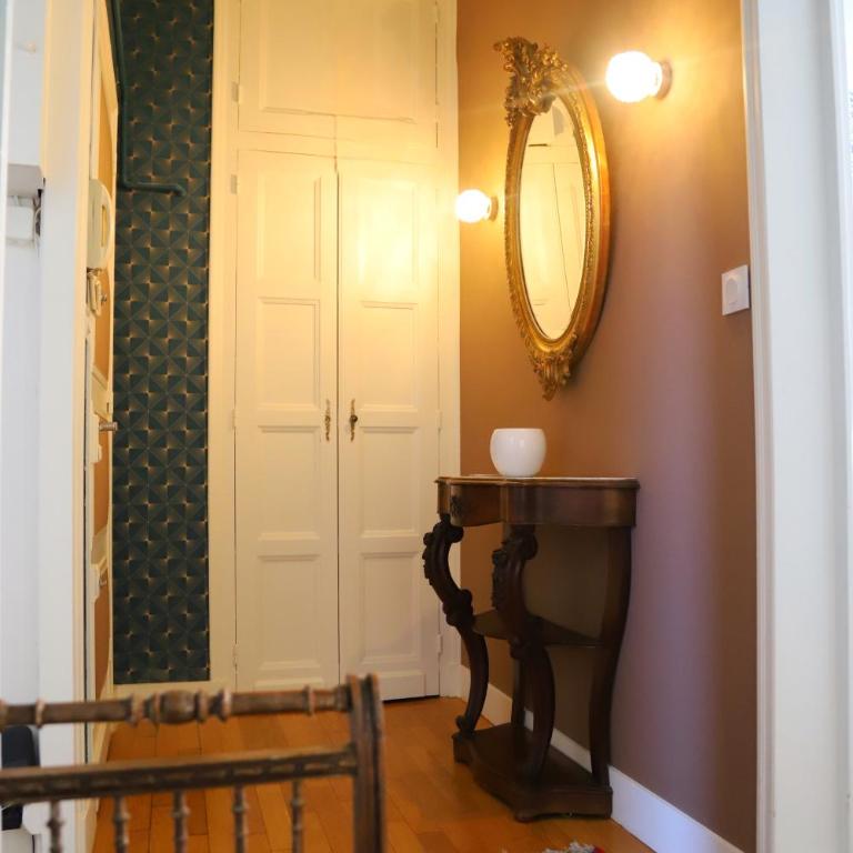 Appart style château en plein centre - Appartement 1 Chambre - 14