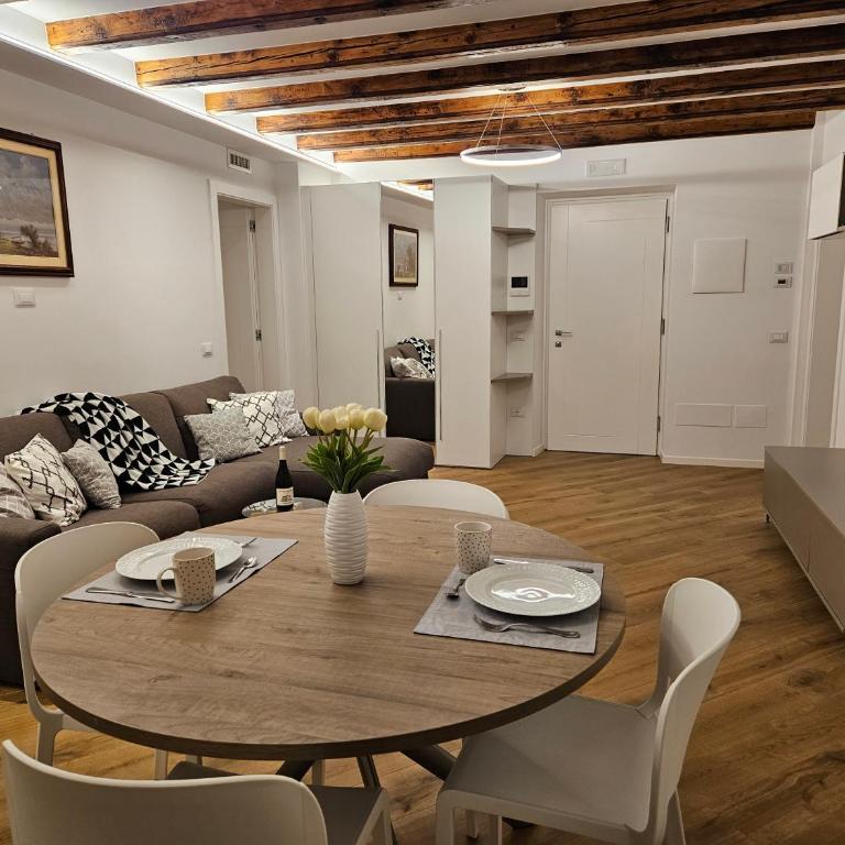 Teuta - Two-Bedroom Apartment - 8