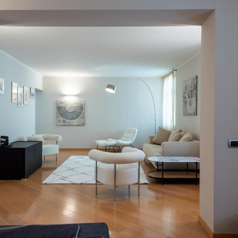 239sqm in Centro near Duomo with Garage and 12 Seats - Appartamento - 50