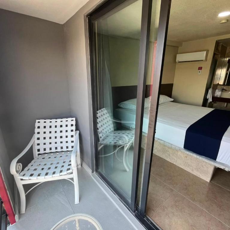 Hotel Rose Ensenada - Habitación Doble con balcón - 3