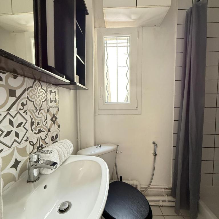 Chic Parisian Studio Grands Boulevards Bourse - One-Bedroom Apartment - 3