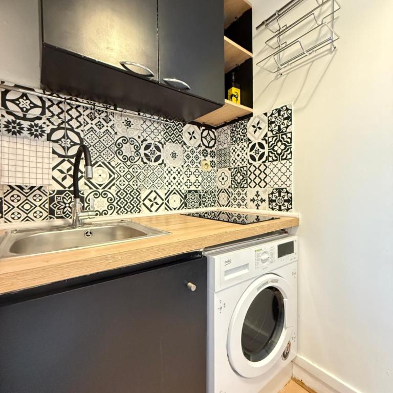 Chic Parisian Studio Grands Boulevards Bourse - One-Bedroom Apartment - 5