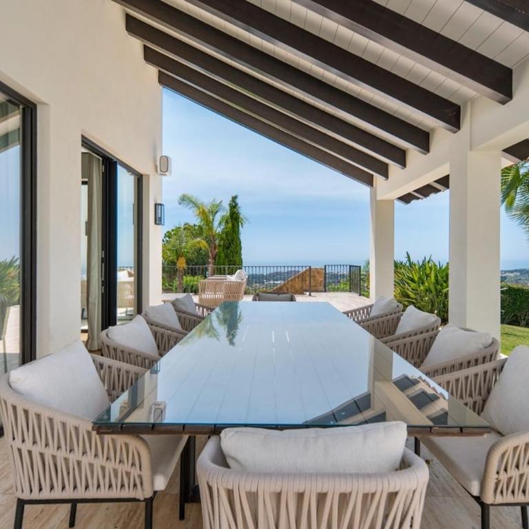Luxury Villa, Gym, Sea Views & private pool - Villa - 33