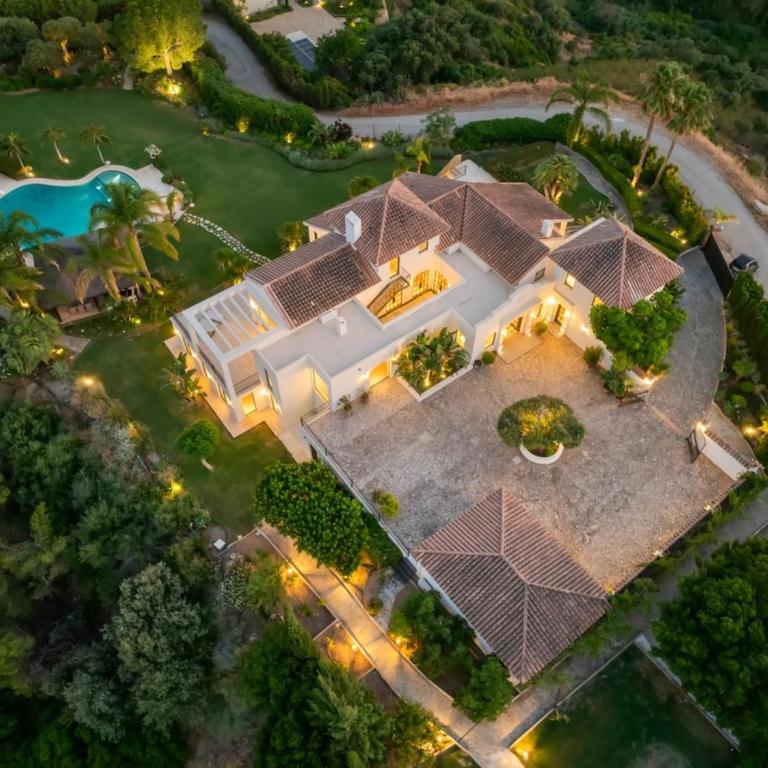 Luxury Villa, Gym, Sea Views & private pool - Villa - 41