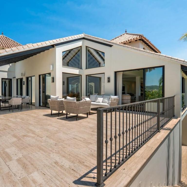 Luxury Villa, Gym, Sea Views & private pool - Villa - 56