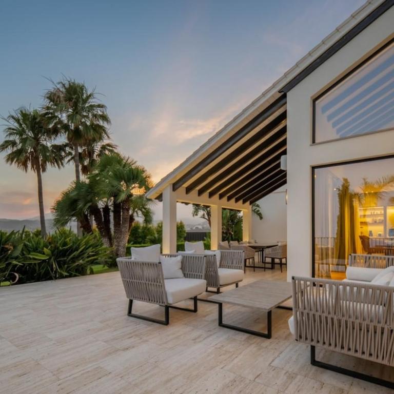 Luxury Villa, Gym, Sea Views & private pool - Villa - 69