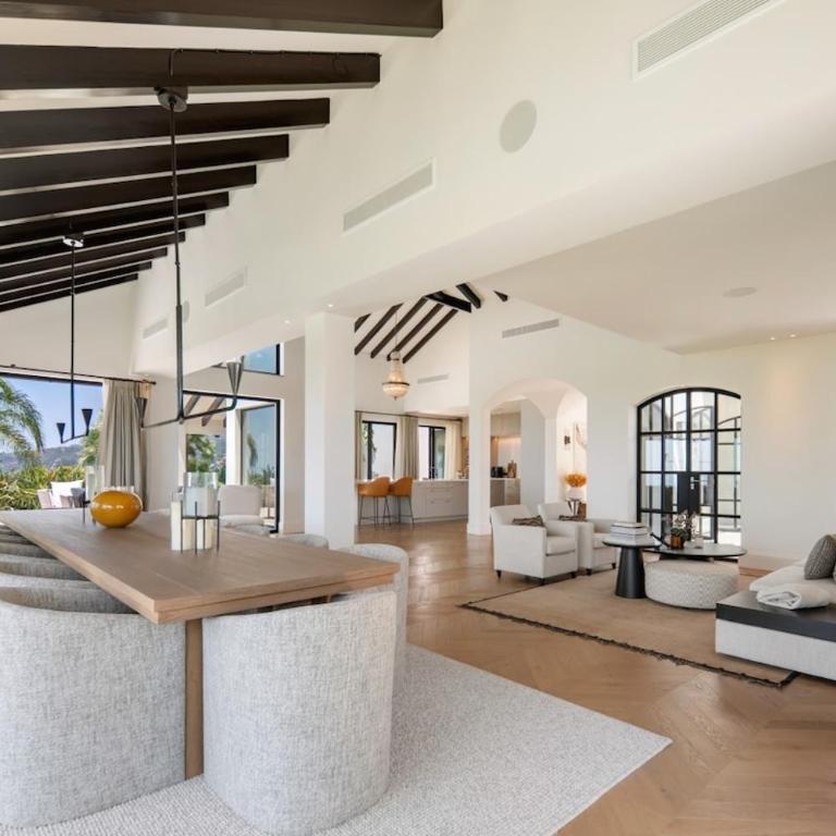 Luxury Villa, Gym, Sea Views & private pool - Villa - 92