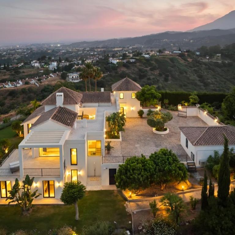 Luxury Villa, Gym, Sea Views & private pool - Villa - 93