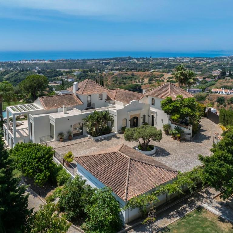 Luxury Villa, Gym, Sea Views & private pool - Villa - 96
