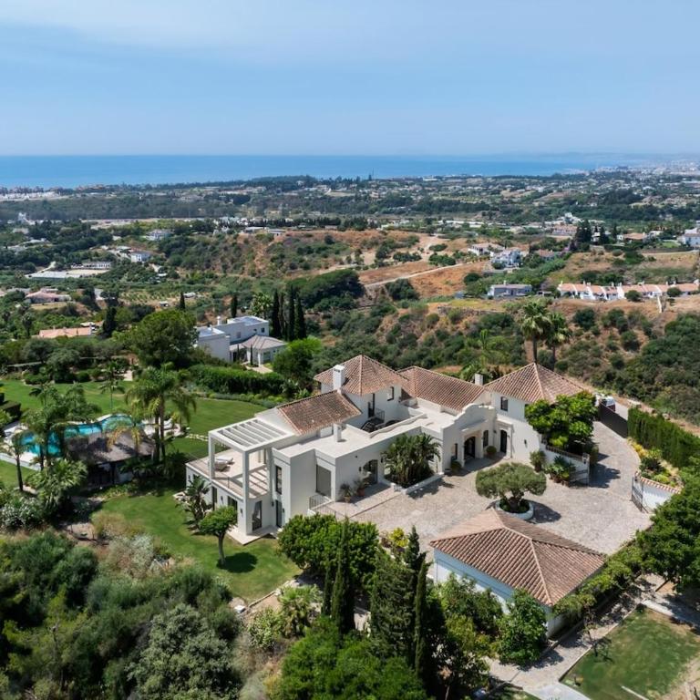 Luxury Villa, Gym, Sea Views & private pool - Villa - 100