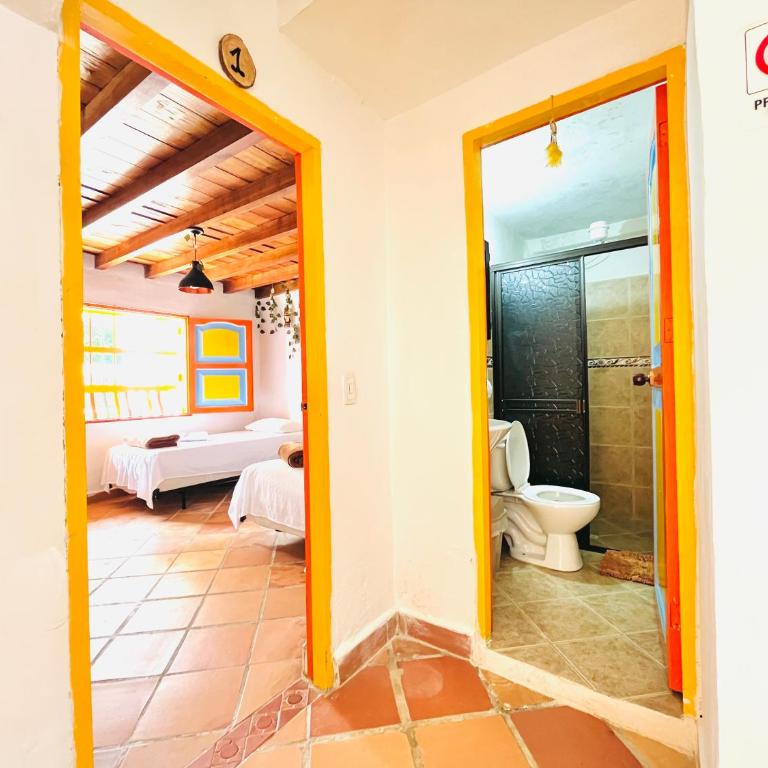 Casa de las Rocas Hostel - Habitación Triple con vistas a la montaña - 4
