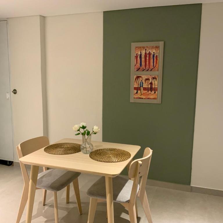 Amoblados Medellin Poblado Patio Bonito - Studio Apartment with Balcony - 4