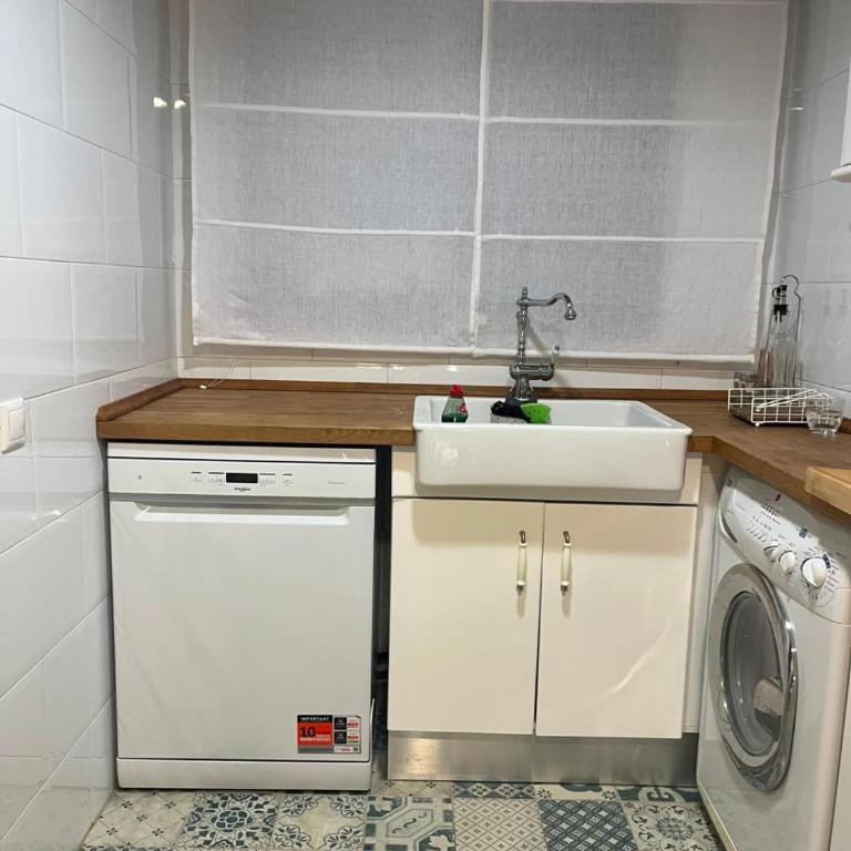 Bajo con terraza privada con acceso directo a la piscina - Apartamento de 2 dormitorios - 3