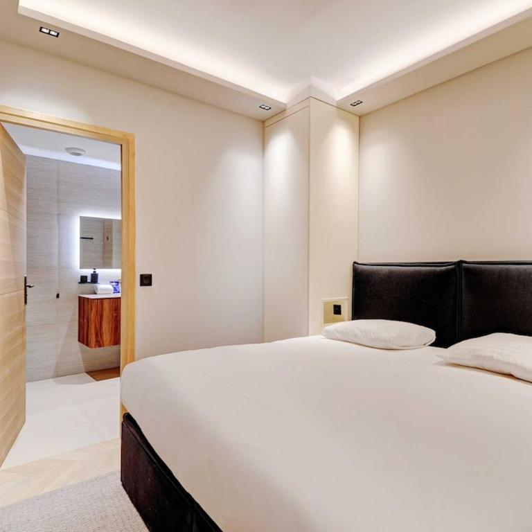 Modern souplex ac 2BR6P - Three-Bedroom Apartment - 4