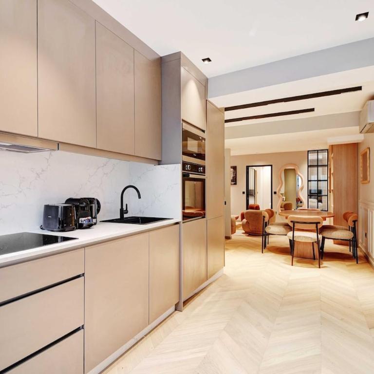 Modern souplex ac 2BR6P - Three-Bedroom Apartment - 8