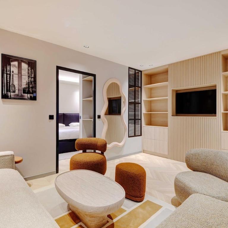 Modern souplex ac 2BR6P - Three-Bedroom Apartment - 18