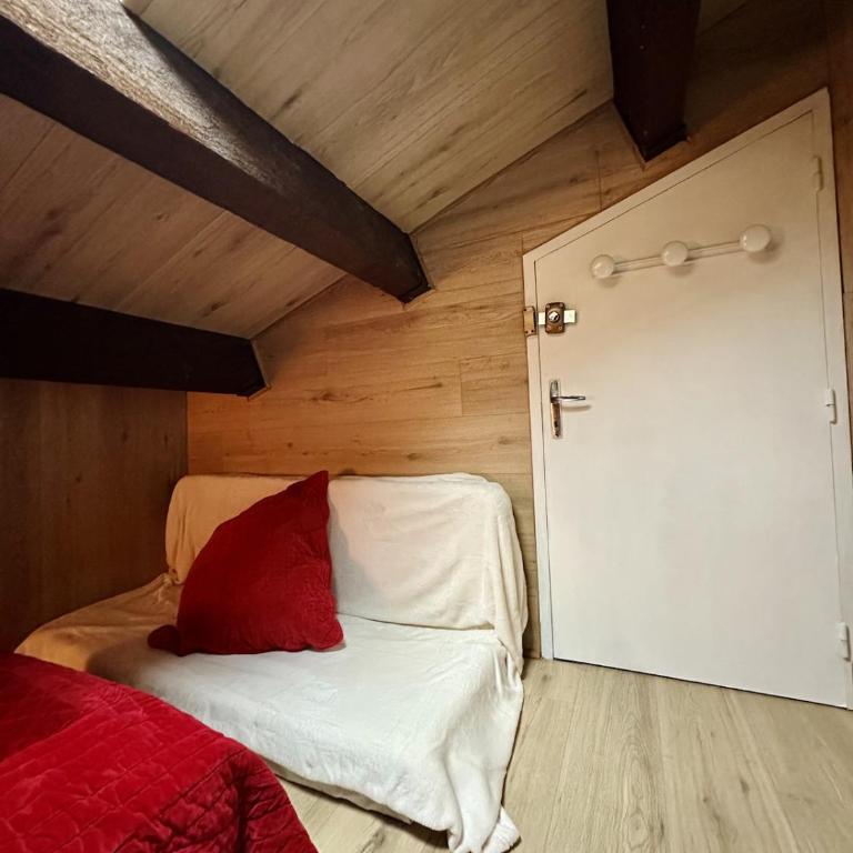 Appartement de charme vue lac et montagne - Three-Bedroom Apartment - 13