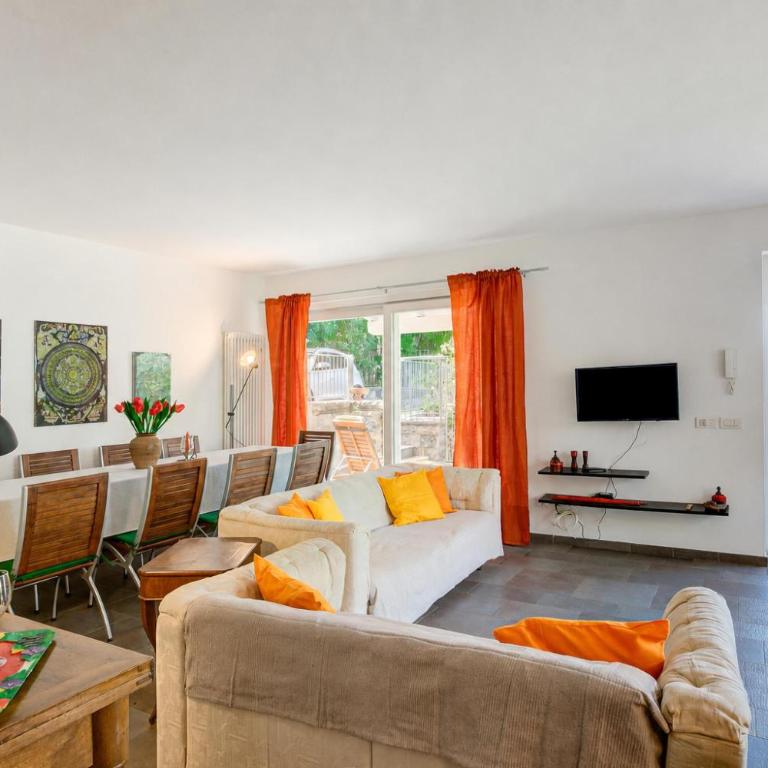 Villa Il Paradiso Di Gabri: Lake-View Villa with Garden - Happy Rentals - Villa mit Gartenblick - 6