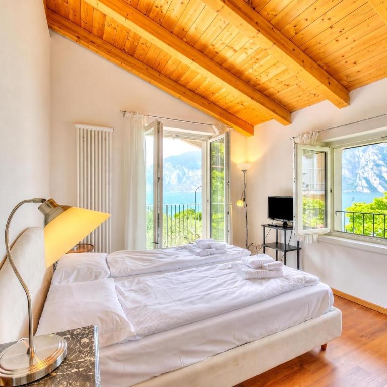 Villa Il Paradiso Di Gabri: Lake-View Villa with Garden - Happy Rentals - Villa mit Gartenblick - 10