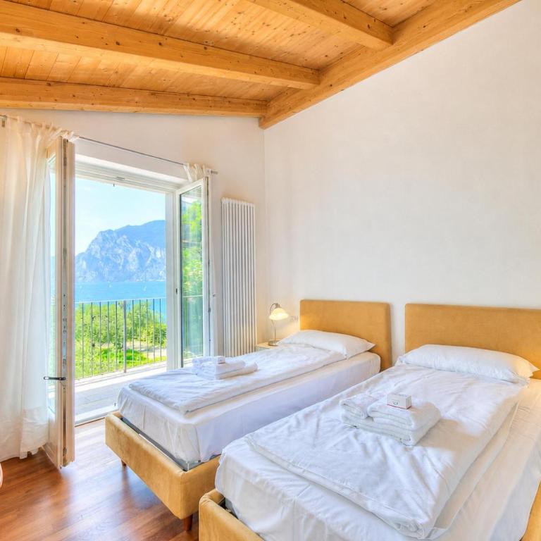 Villa Il Paradiso Di Gabri: Lake-View Villa with Garden - Happy Rentals - Villa mit Gartenblick - 11