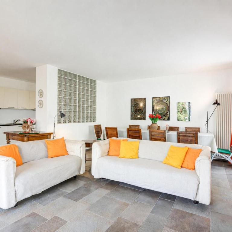 Villa Il Paradiso Di Gabri: Lake-View Villa with Garden - Happy Rentals - Villa mit Gartenblick - 14