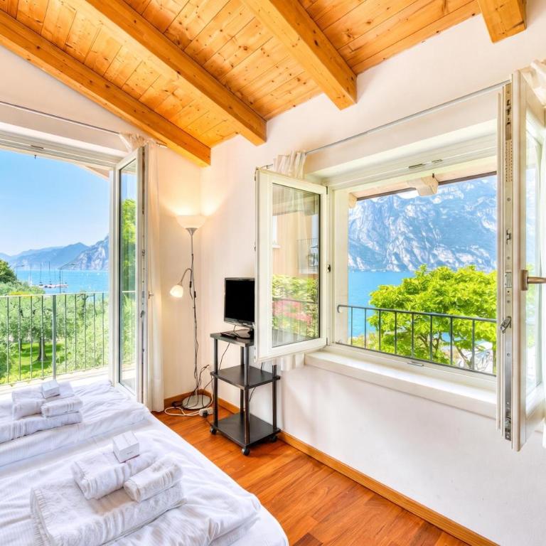 Villa Il Paradiso Di Gabri: Lake-View Villa with Garden - Happy Rentals - Villa mit Gartenblick - 19