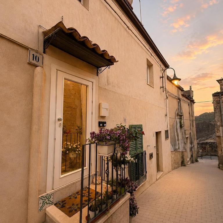 Experience the authentic soul of Modica at Bayit Michel - Casa con 3 Camere da Letto - 28