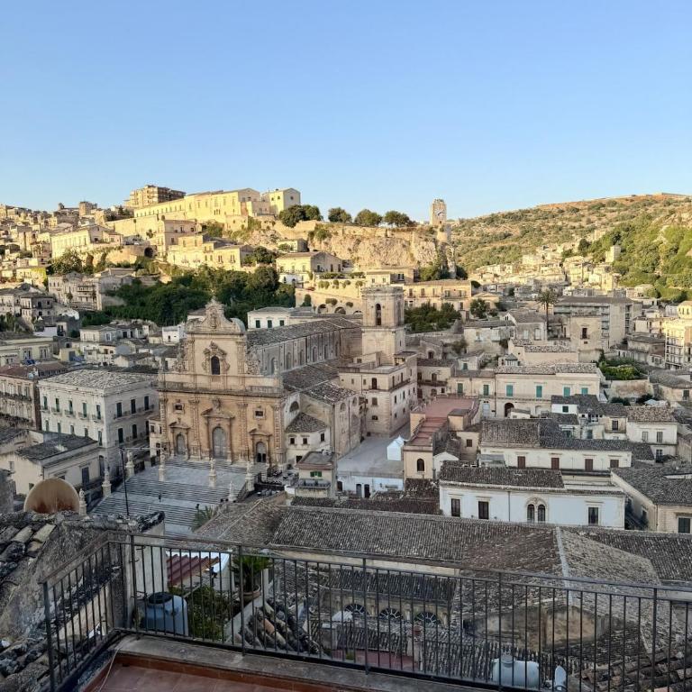 Experience the authentic soul of Modica at Bayit Michel - Casa con 3 Camere da Letto - 40