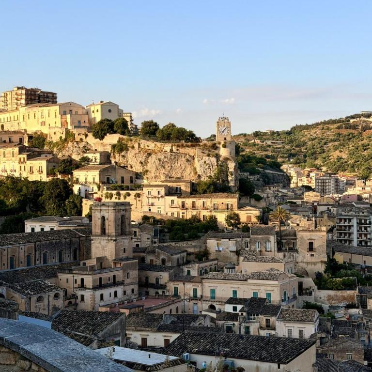 Experience the authentic soul of Modica at Bayit Michel - Casa con 3 Camere da Letto - 44