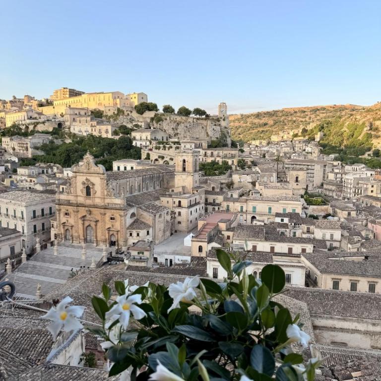 Experience the authentic soul of Modica at Bayit Michel - Casa con 3 Camere da Letto - 48