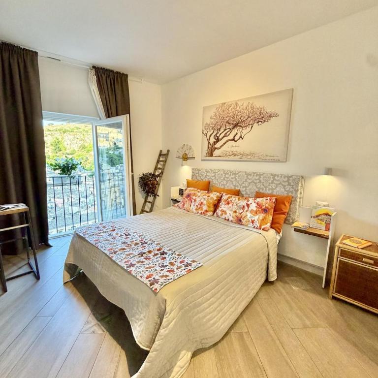 Experience the authentic soul of Modica at Bayit Michel - Casa con 3 Camere da Letto - 78