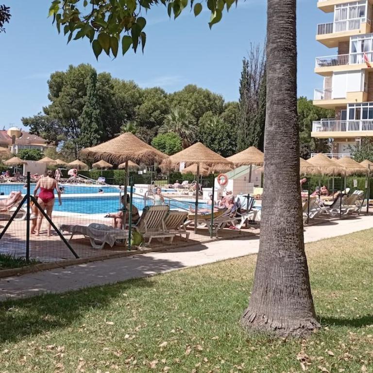 Cozy studio with pool and sea views - One-Bedroom Apartment - 4