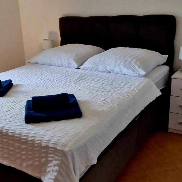 House AlmAr - Three-Bedroom Apartment - 6