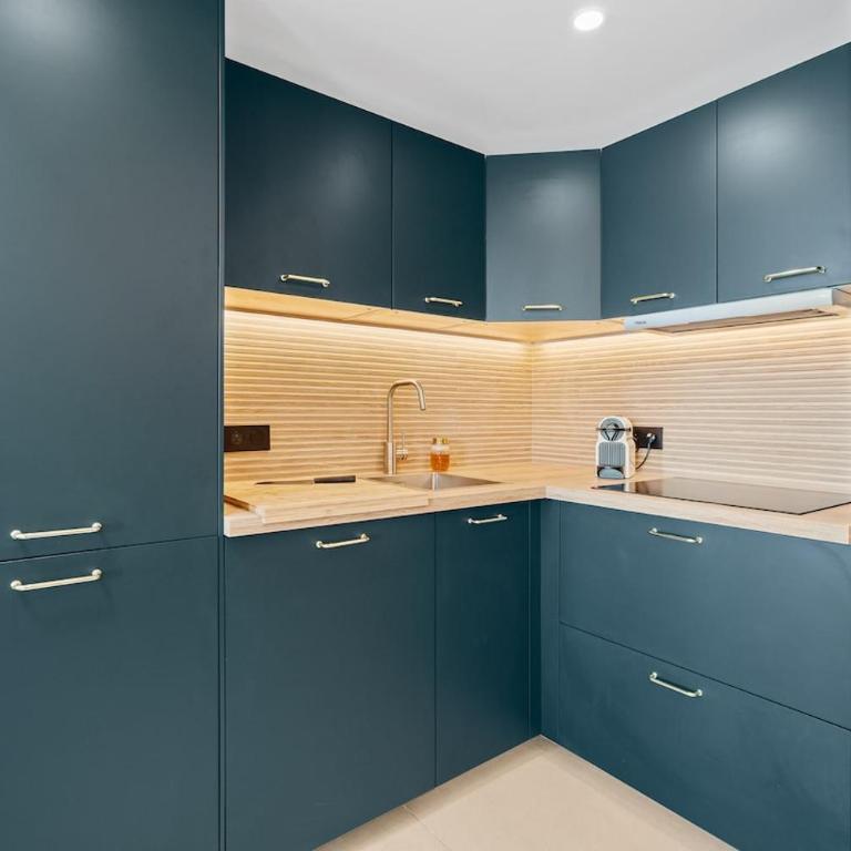Luxury Loft Sea View 180 - Three-Bedroom Apartment - 3