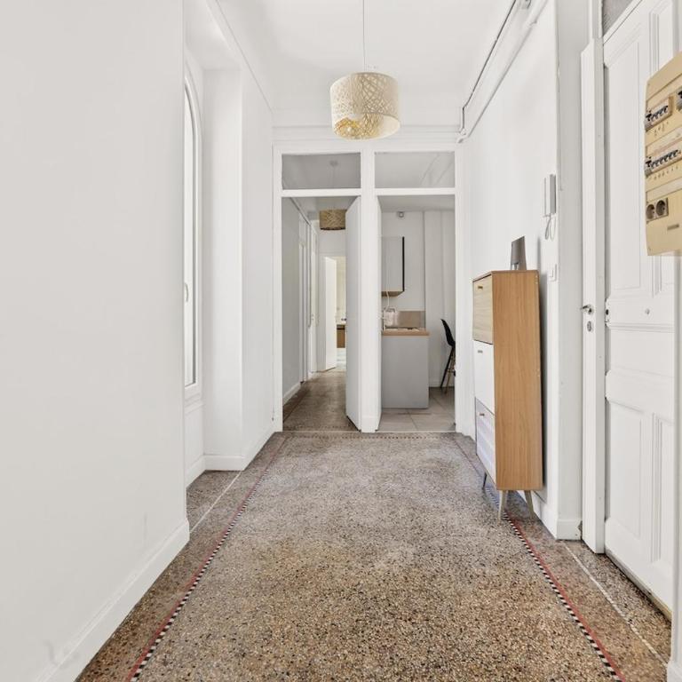 Chaleureux T3 à 15 min de la plage - Nice Ouest - Two-Bedroom Apartment - 2